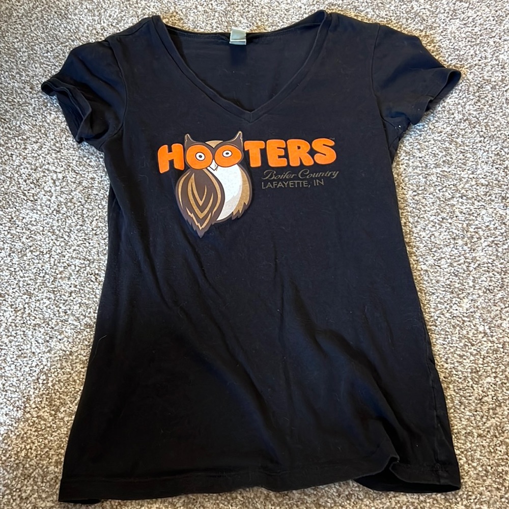 Hooters V Neck